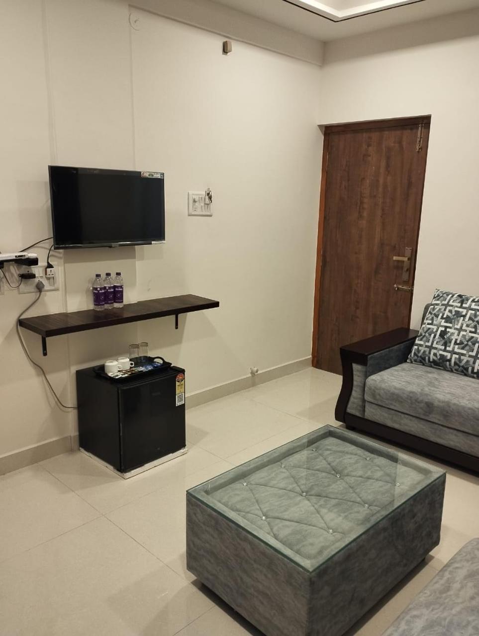 ホテル Annai Residency ヴェールール エクステリア 写真