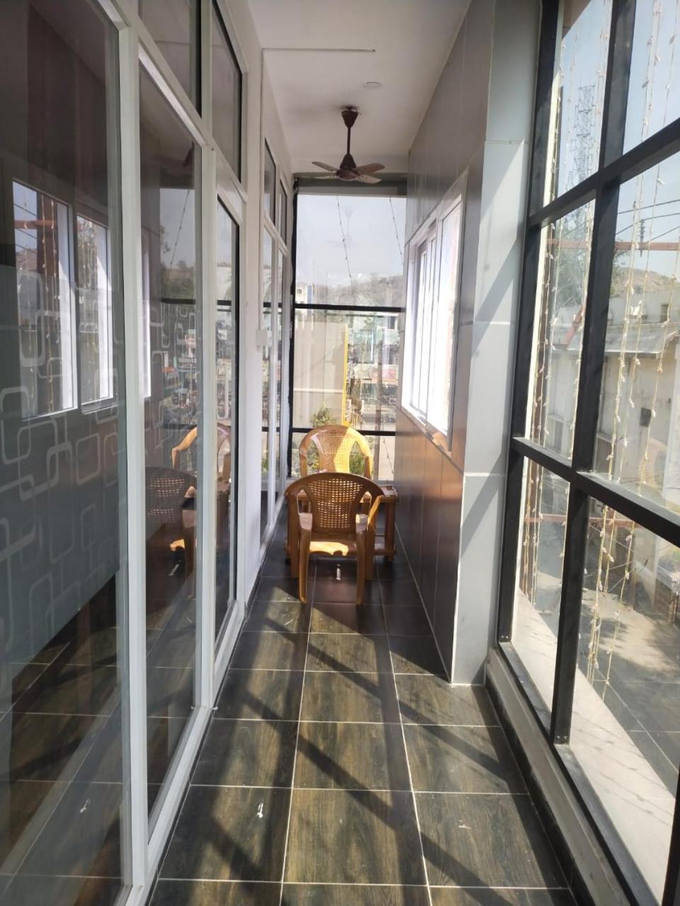 ホテル Annai Residency ヴェールール エクステリア 写真