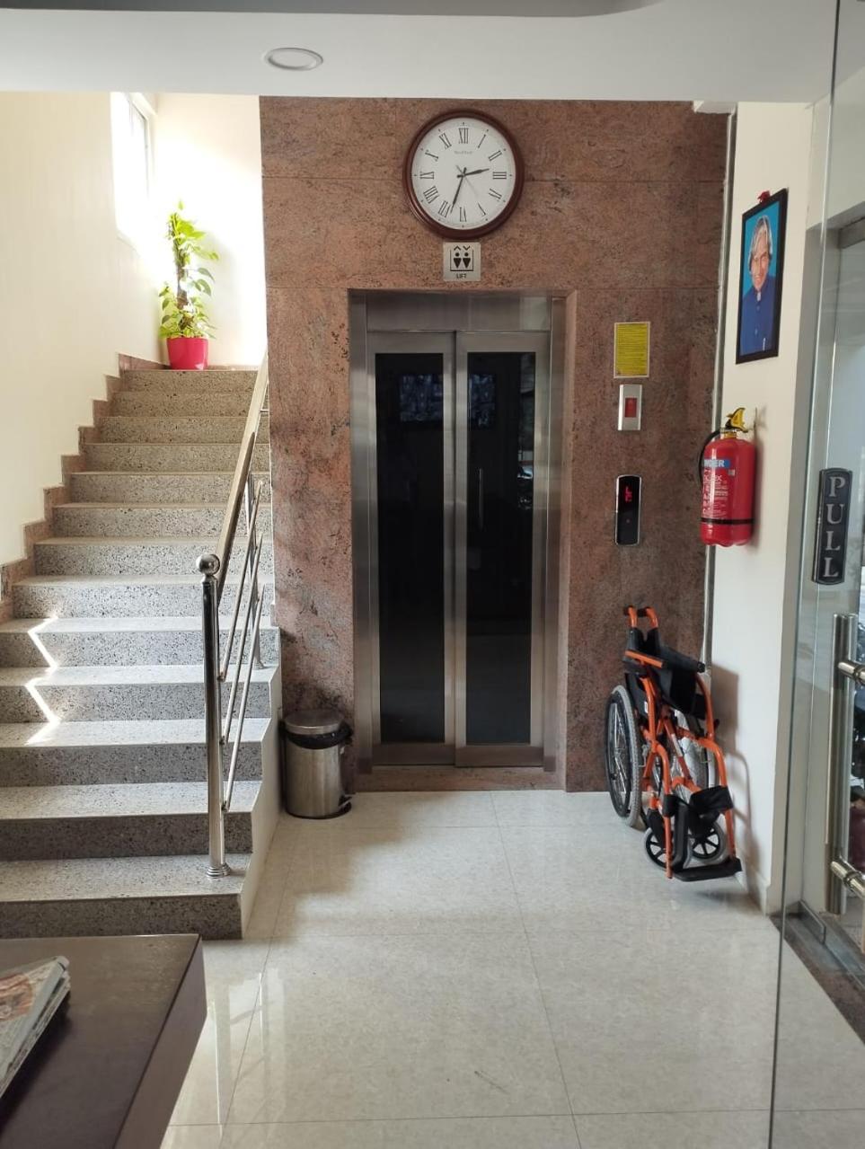 ホテル Annai Residency ヴェールール エクステリア 写真